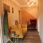 - 3 Schlafzimmer Fuer 6 Gaeste - 100 M2 Fuer Freunde & Familien - Grosse Kueche & Tisch Fuer 6 - Kostenlos Parken - Bahnhof 5 Min - Zentrum 10 Min - Jugendstilvilla Mit Bergblick - Gaestekarte Inklusiv * Merano