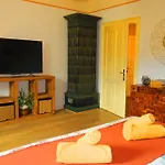 Apartmán - 3 Schlafzimmer Fuer 6 Gaeste - 100 M2 Fuer Freunde & Familien - Grosse Kueche & Tisch Fuer 6 - Kostenlos Parken - Bahnhof 5 Min - Zentrum 10 Min - Jugendstilvilla Mit Bergblick - Gaestekarte Inklusiv