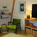 - 3 Schlafzimmer Fuer 6 Gaeste - 100 M2 Fuer Freunde & Familien - Grosse Kueche & Tisch Fuer 6 - Kostenlos Parken - Bahnhof 5 Min - Zentrum 10 Min - Jugendstilvilla Mit Bergblick - Gaestekarte Inklusiv *