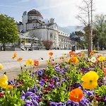 - 3 Schlafzimmer Fuer 6 Gaeste - 100 M2 Fuer Freunde & Familien - Grosse Kueche & Tisch Fuer 6 - Kostenlos Parken - Bahnhof 5 Min - Zentrum 10 Min - Jugendstilvilla Mit Bergblick - Gaestekarte Inklusiv Apartmán *