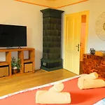 - 3 Schlafzimmer Fuer 6 Gaeste - 100 M2 Fuer Freunde & Familien - Grosse Kueche & Tisch Fuer 6 - Kostenlos Parken - Bahnhof 5 Min - Zentrum 10 Min - Jugendstilvilla Mit Bergblick - Gaestekarte Inklusiv Μεράνο
