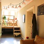 - 3 Schlafzimmer Fuer 6 Gaeste - 100 M2 Fuer Freunde & Familien - Grosse Kueche & Tisch Fuer 6 - Kostenlos Parken - Bahnhof 5 Min - Zentrum 10 Min - Jugendstilvilla Mit Bergblick - Gaestekarte Inklusiv Μεράνο