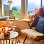 - 3 Schlafzimmer Fuer 6 Gaeste - 100 M2 Fuer Freunde & Familien - Grosse Kueche & Tisch Fuer 6 - Kostenlos Parken - Bahnhof 5 Min - Zentrum 10 Min - Jugendstilvilla Mit Bergblick - Gaestekarte Inklusiv Апартаменты Мерано