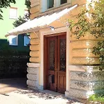 - 3 Schlafzimmer Fuer 6 Gaeste - 100 M2 Fuer Freunde & Familien - Grosse Kueche & Tisch Fuer 6 - Kostenlos Parken - Bahnhof 5 Min - Zentrum 10 Min - Jugendstilvilla Mit Bergblick - Gaestekarte Inklusiv * Μεράνο